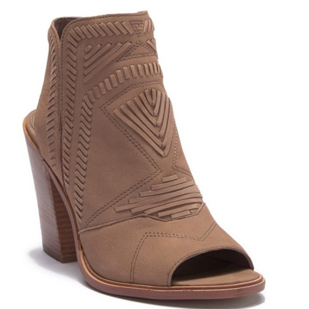 Vince Kamuto Karinta Block Heel Bootie